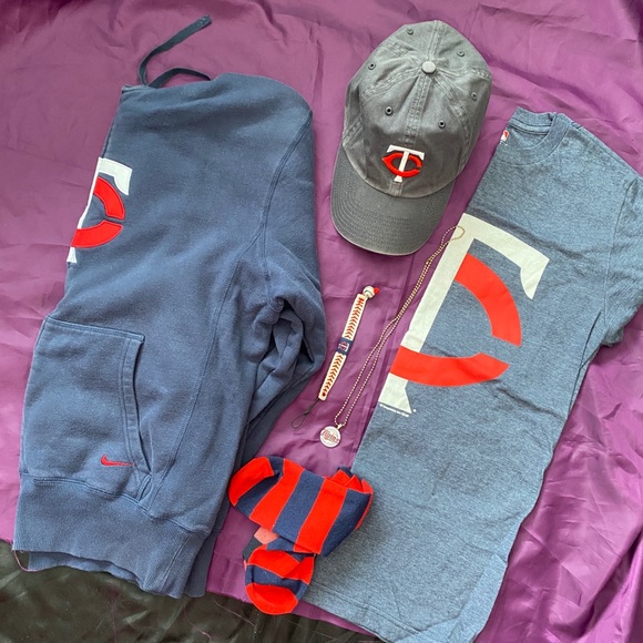 MN Twins MLB bundle - Picture 1 of 13